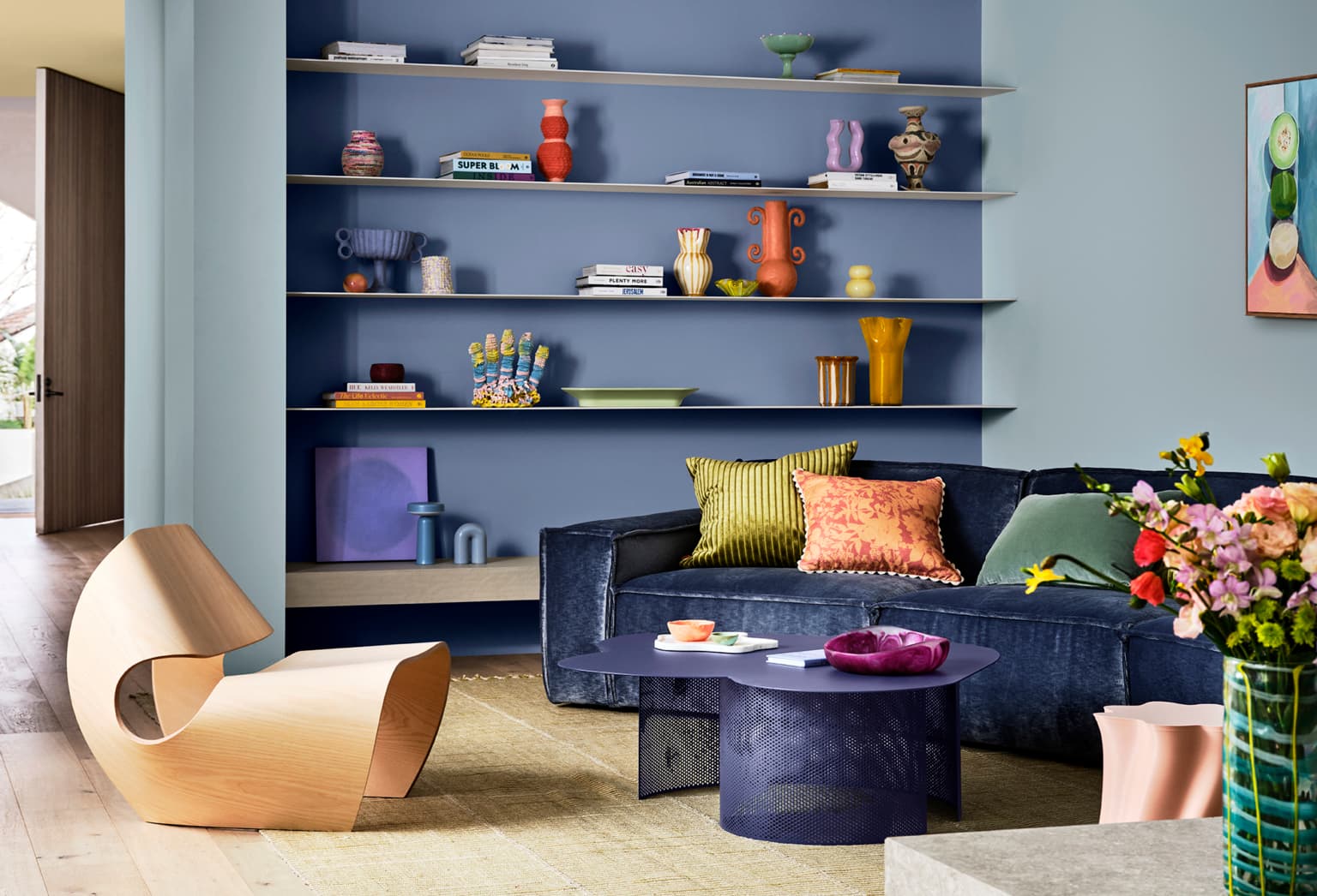 Палітри кольорів від Dulux на 2025 рік: Still, Recollect та Emerge, представлені у вигляді зразків відтінків, що відображають спокій, ностальгію та життєрадісність у дизайні інтер'єру.