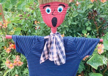 Процес створення садового опудала