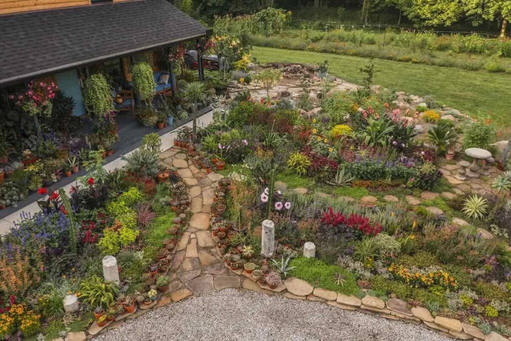 максималістський стиль саду